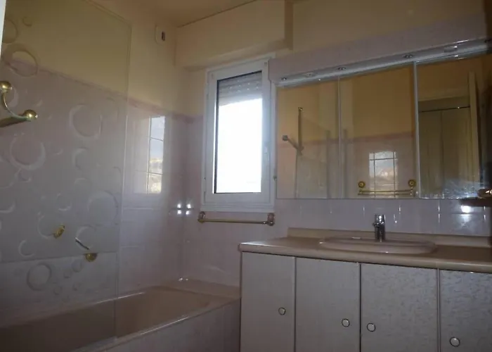 T3 - Private Parking - 300 M Sea &